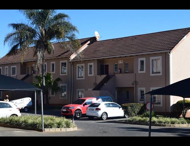 2 BEDROOM TOWNHOUSE FOR SALE IN KEW